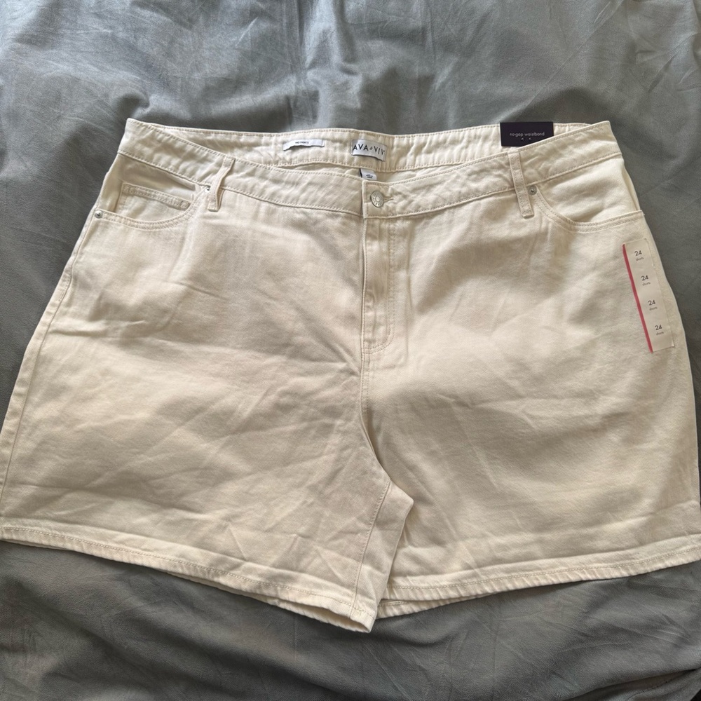 AVA & VIV Cream Midi Shorts Women's Plus Size 24R High Rise Relaxed Fit NWT